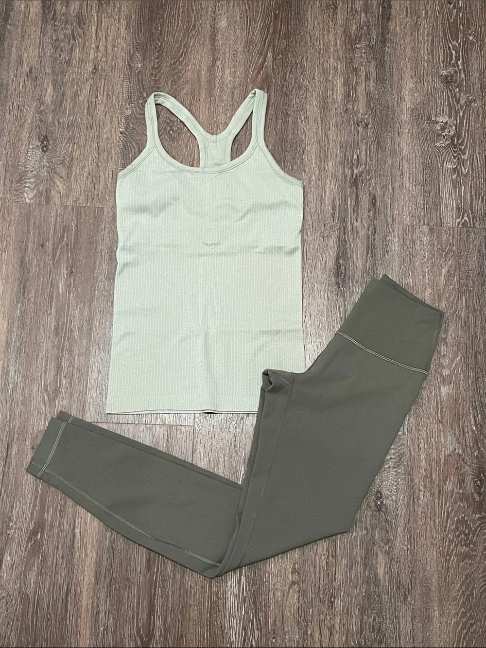 EUC Lululemon Matching Set. Size 6